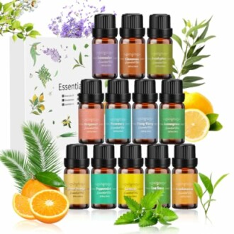 Ätherische Öle Set mit verschiedenen Düften und Pflanzen.