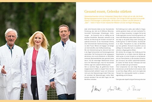 Drei Ärzte in weißen Kitteln lächeln in die Kamera.