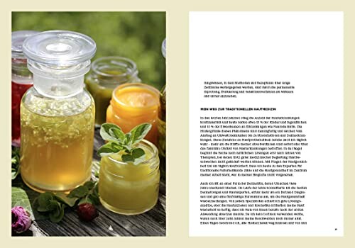 Selbstgemachte Kräuterbalsame in Gläsern neben einem Text.