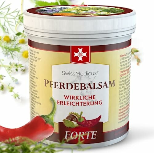 Behälter mit Pferdebalsam von SwissMedicus, umgeben von Kräutern und Chili.